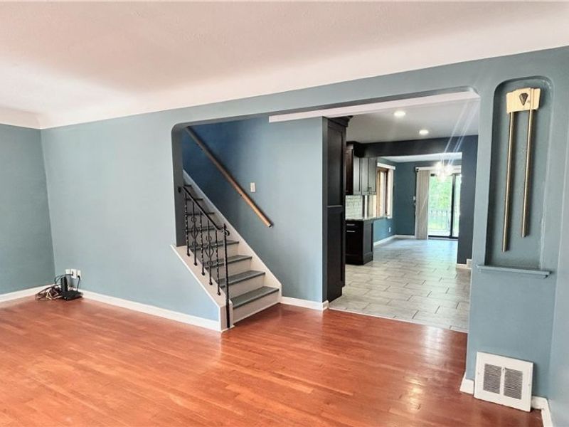 1011 Learidge Road, Lyndhurst, OH 44124 Photo 12