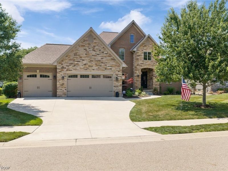 1136 Laurel Green Drive NE, North Canton, OH 44720 Photo 1