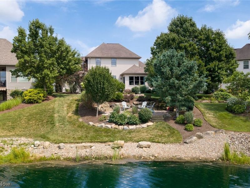 1136 Laurel Green Drive NE, North Canton, OH 44720 Photo 5