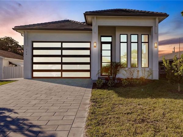 748 110th AVE N, NAPLES, FL 34108