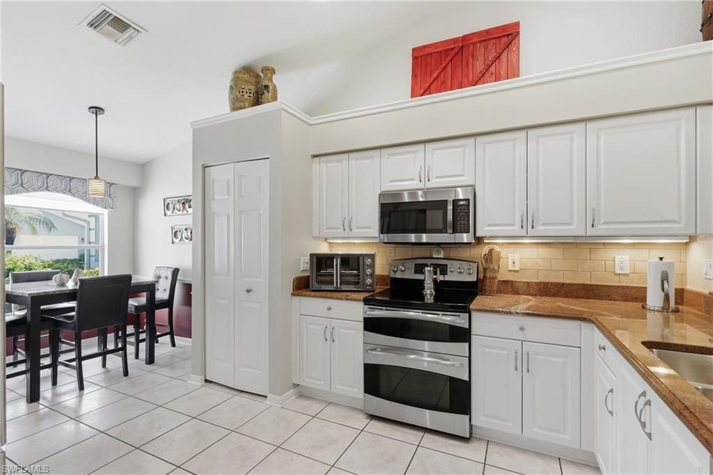 1768 Royal Cir , Unit 1402, Naples, FL 34112 Photo
