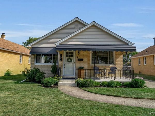 102 Central Boulevard , Cheektowaga, NY 14225