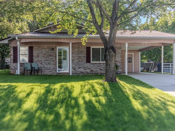 309 N Neal Street , Prairie Grove, AR 72753