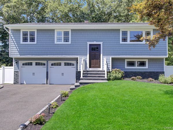 10 Shenandoah Boulevard, Port Jefferson Station, NY 11776