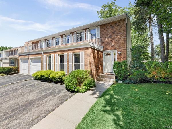 26 Jennings Lane , Woodbury, NY 11797