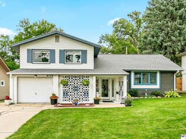 6725 S 82nd Street, Ralston, NE 68127