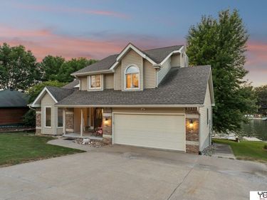 9512 Club House Circle, Plattsmouth, NE 68048