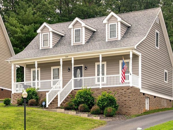 209 BELL CREEK DR, STAUNTON, VA 24401