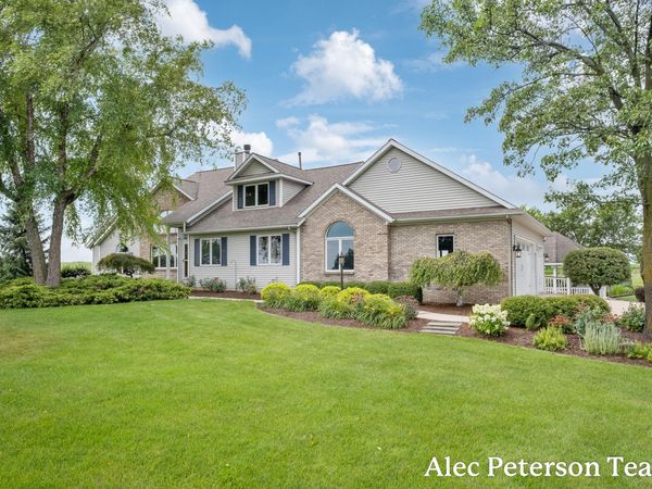 2807 8th Avenue SW, Byron Center, MI 49315