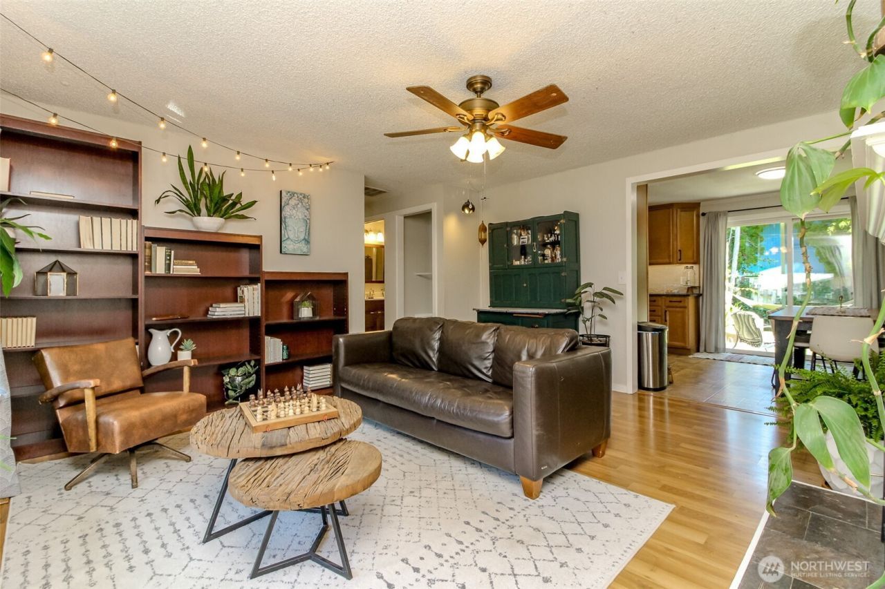 737 NW Firglade Drive, Bremerton, WA 98311