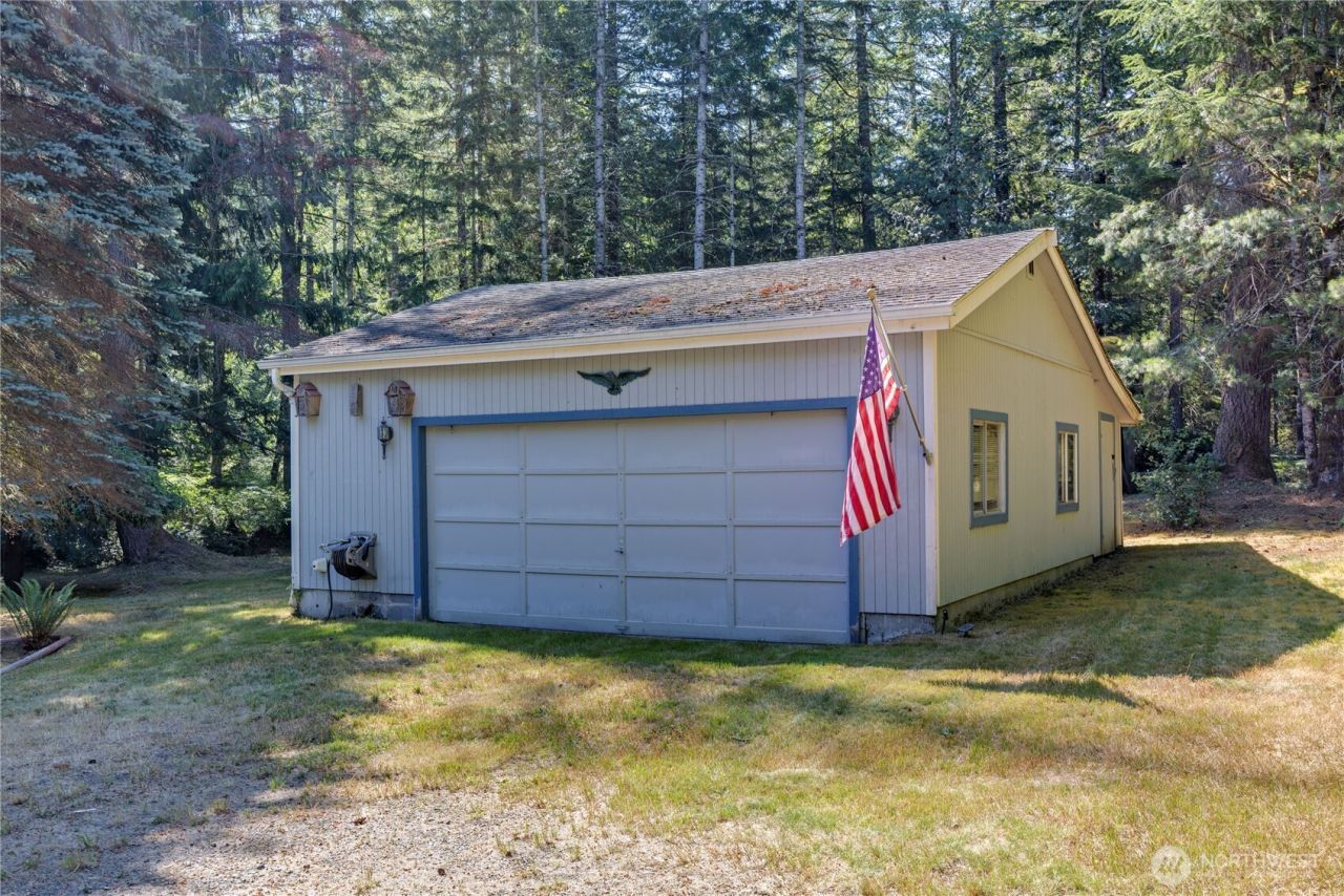 500 Mallard Lane Nw, Seabeck, WA 98380