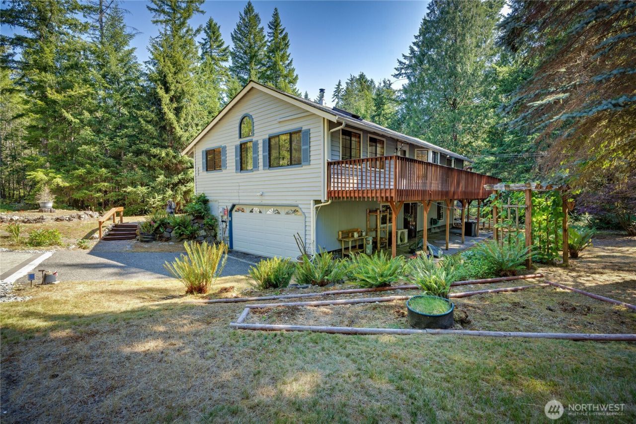 500 Mallard Lane Nw, Seabeck, WA 98380