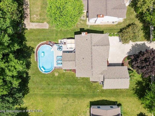 1733 Sunnydale, Lansing, MI 48917