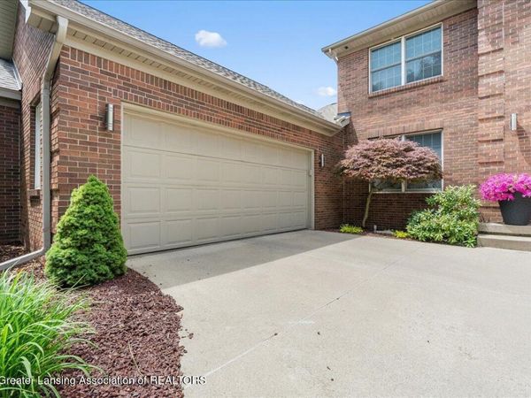 1733 Sunnydale , Lansing, MI 48917