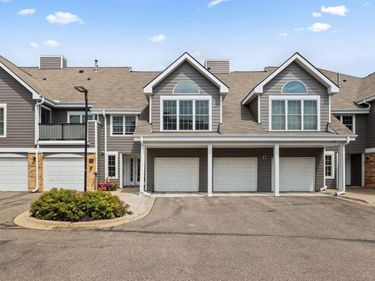 6010 Chasewood Parkway, Unit 205, Minnetonka, MN 55343