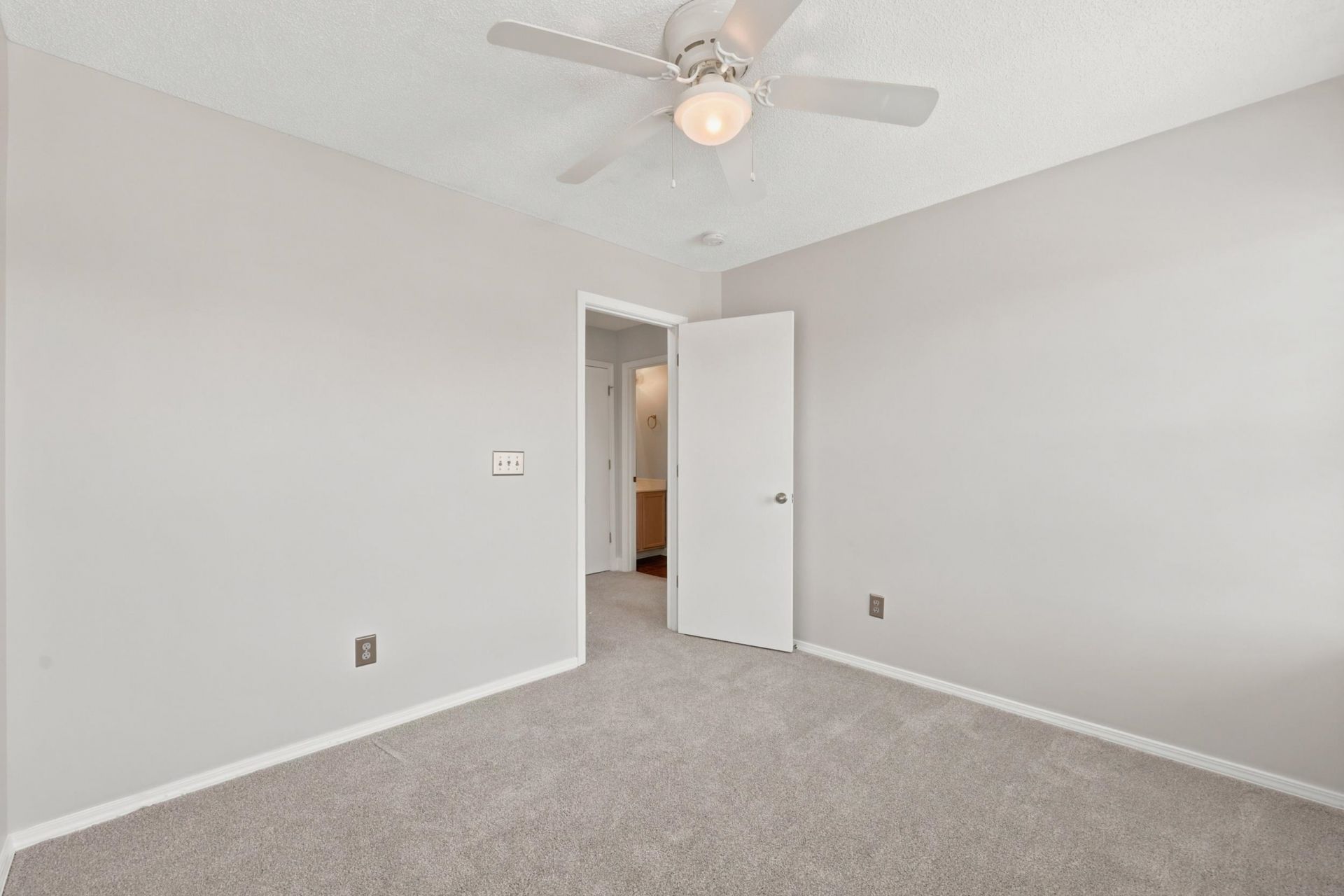 4773 Southgate Pkwy. Photo 31