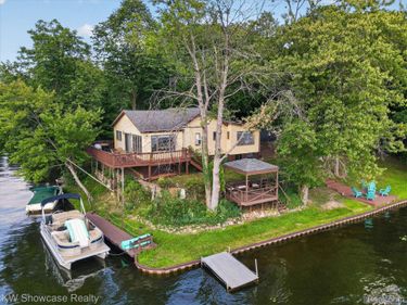 11438 RIVERBANK Lane, Putnam Township, Mi 48169