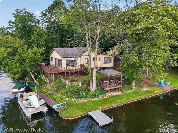 11438 RIVERBANK Lane , Putnam Twp, MI 48169