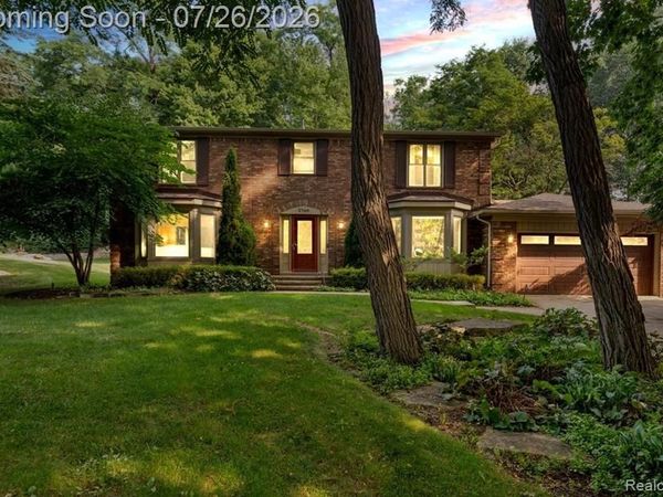 2768 Homewood Drive, Troy, MI 48098