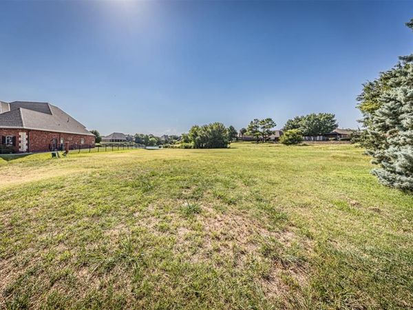 7607 NW Wyatt Lake Drive, Lawton, OK 73507