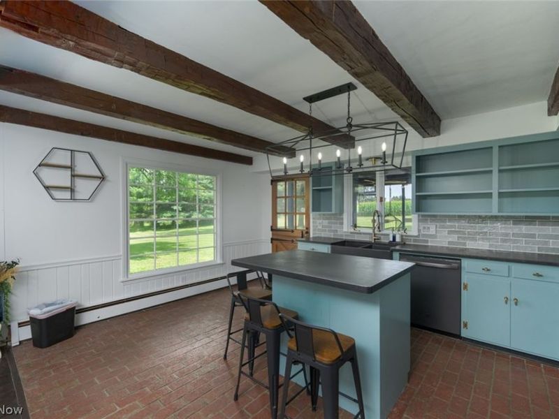 2072 Hartville Road, Mogadore, OH 44260 Photo 4