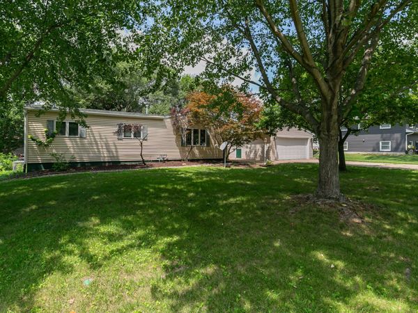 3325 40th Street , Moline, IL 61265