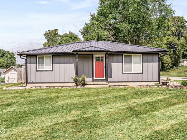 28 S Sugar Creek Drive, New Palestine, IN 46163