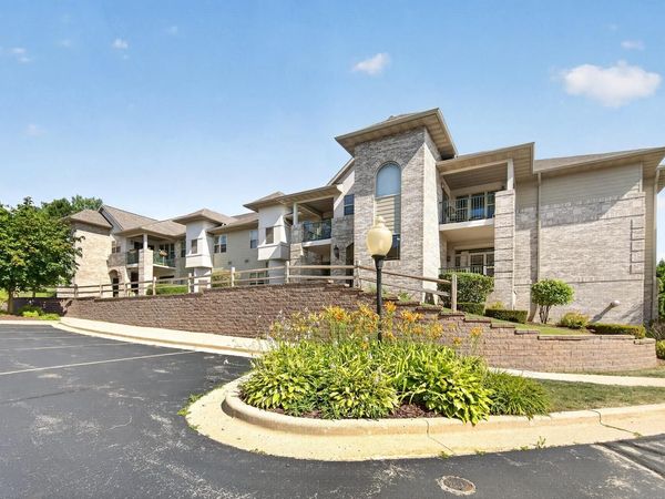 470 N Silverbrook DRIVE, Unit 202, West Bend, WI 53090