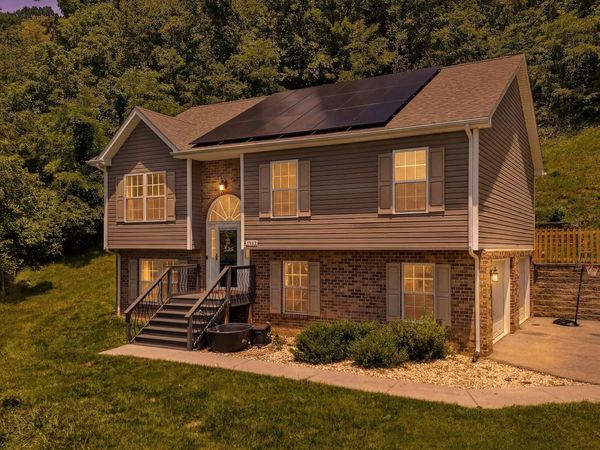 4452 Toddsbury DR , Vinton, VA 24179