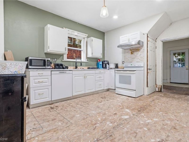 105 W Harrison Street, Alliance, OH 44601 Photo 10