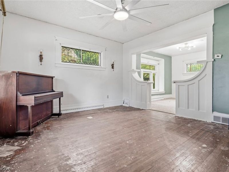 105 W Harrison Street, Alliance, OH 44601 Photo 4
