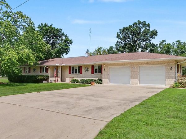 Farmer City, IL 61842