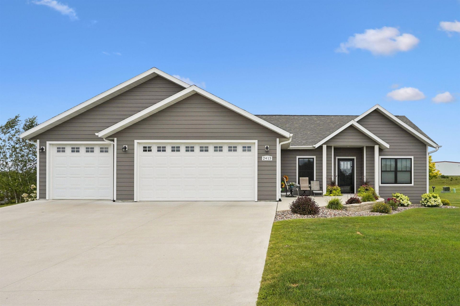 2413 Red Oak Road, Decorah, IA 52101 Main Photo
