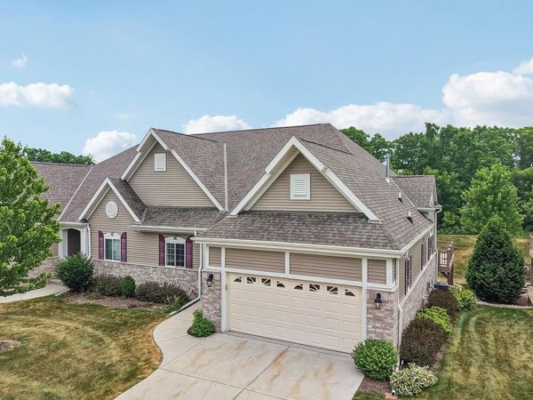 2210 Kayla DRIVE, Waukesha, WI 53188