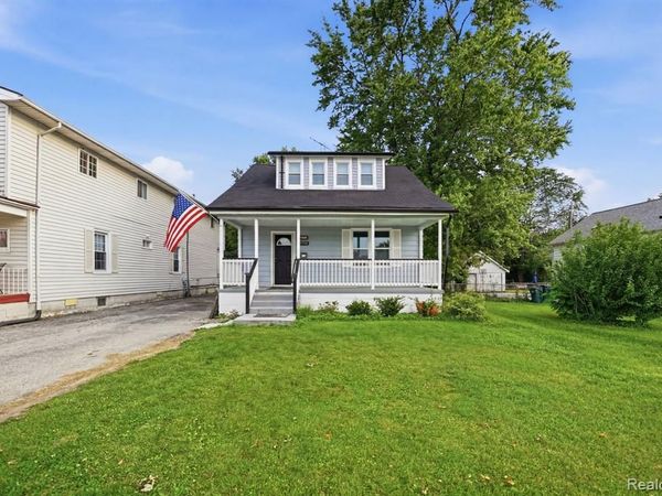 21902 RIDGEWAY Street, St. Clair Shores, MI 48080