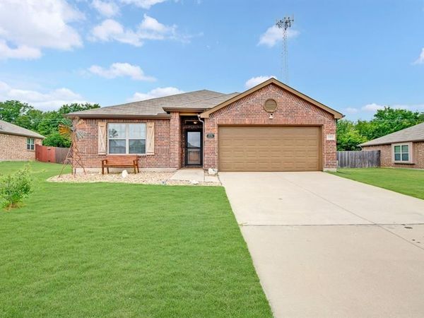 408 Highmeadow Drive, Aubrey, TX 76227