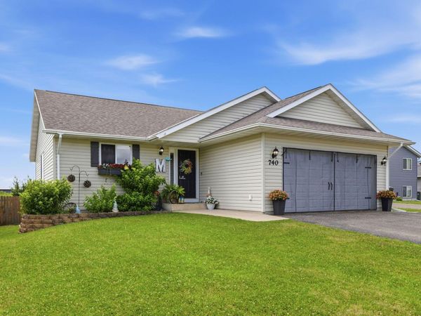 740 Texas Avenue NW, Hutchinson, MN 55350