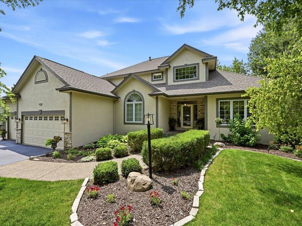 6690 Brenden Court , Chanhassen, MN 55317
