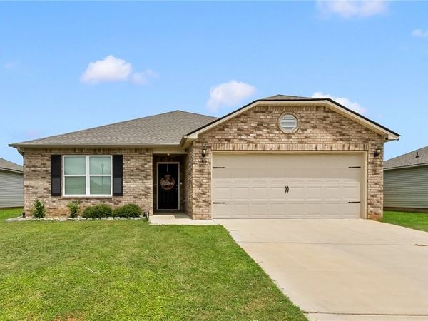 16418 Natchez Drive, Moundville, AL 35474