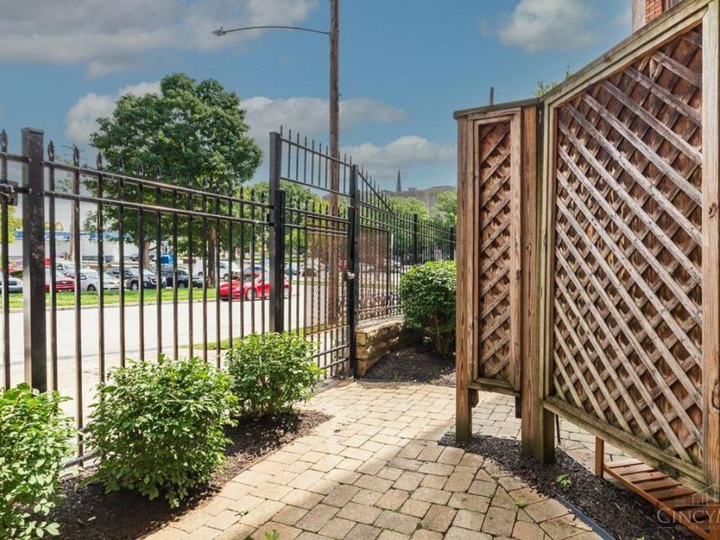 2356 Park Avenue, Unit 104, Cincinnati, OH 45206 Photo 2