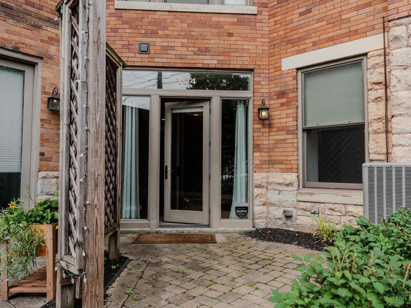 2356 Park Avenue, Unit 104, Cincinnati, OH 45206 Photo 3