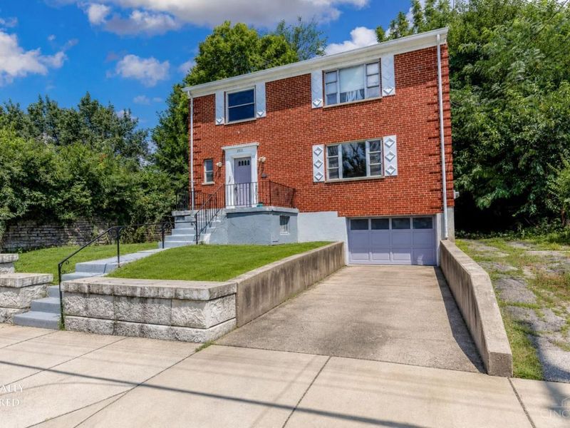 3422 Bassett Road, Cincinnati, OH 45205 Photo 2