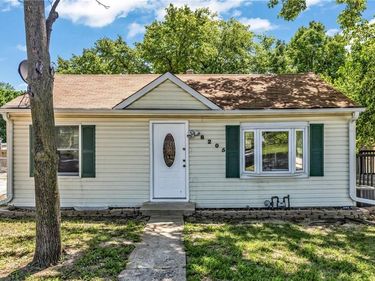 8205 Rose Street, Pleasant Valley, MO 64068