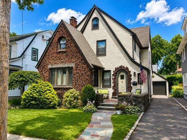 19 Cypress Street , Floral Park, NY 11001