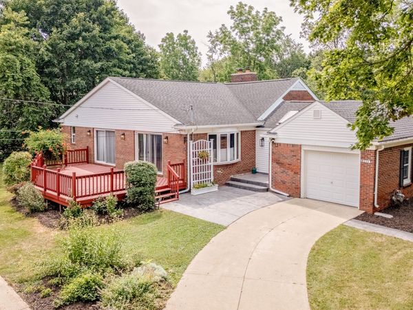 9772 Grosse Ile Parkway, Grosse Ile, MI 48138