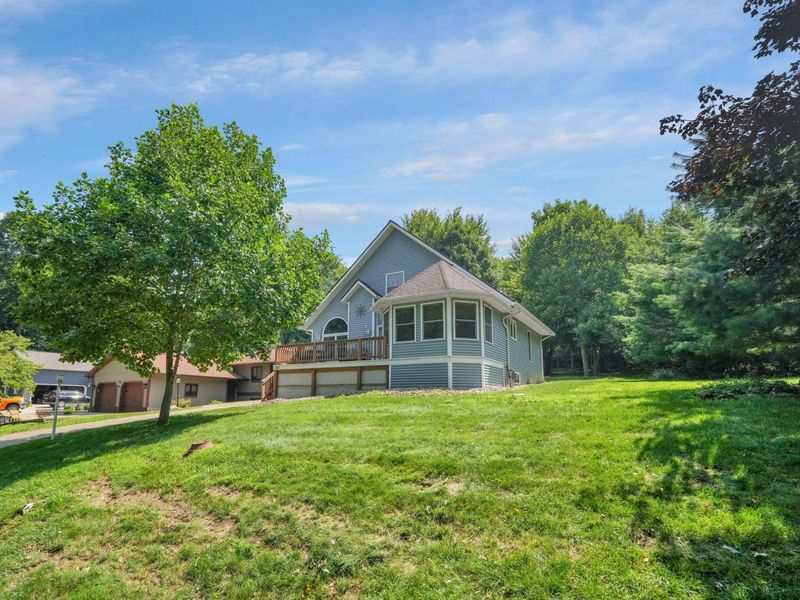 748 King Beach Drive , Howard, OH 43028 Photo 4