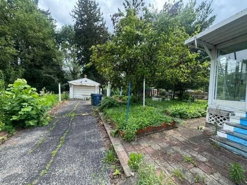 1775 E Cooke Road, Columbus, OH 43224 Photo 2