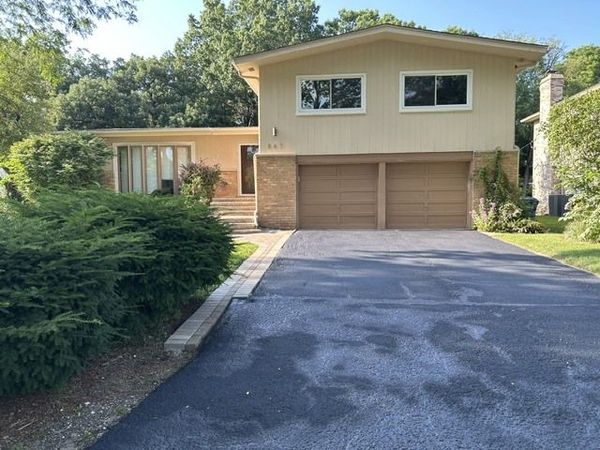867 Auburn Court, Highland Park, IL 60035