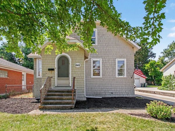 840 N Arlington Heights Road , Arlington Heights, IL 60004