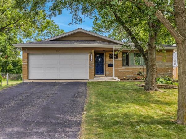 707 S Gables Boulevard , Wheaton, IL 60189